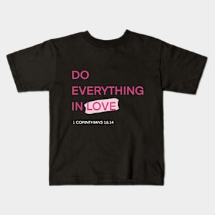 DO EVERYTHING IN LOVE Kids T-Shirt